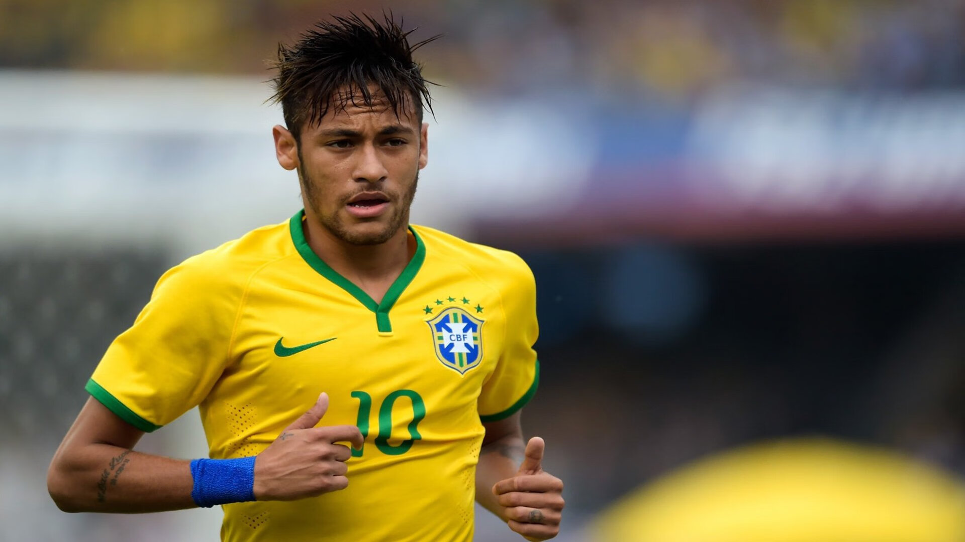 绿茵场与电竞席，规则变革下的双重风暴，变革中的碰撞